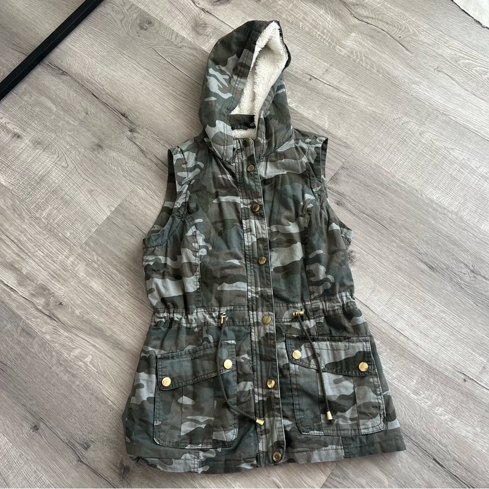 Camouflage print jacket Vest - Womens - large - Camo